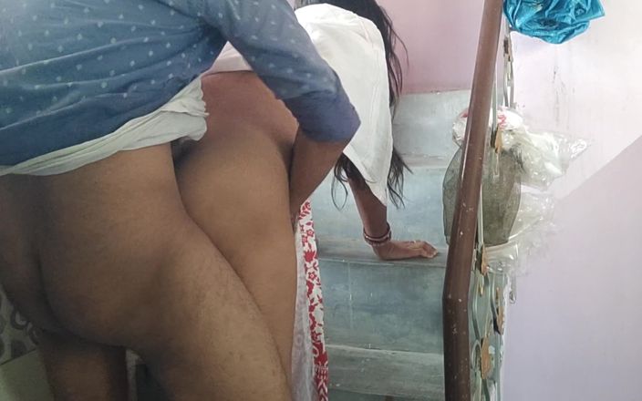 piryaprajapati: मैंने अपने घर में मकान मालिक के दोस्त को मेरे पास बुलाया और उसे चोदा