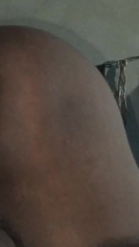 Questo è il mio nono video, la zia è seduta su di me e mi scopa saltando su e giù.