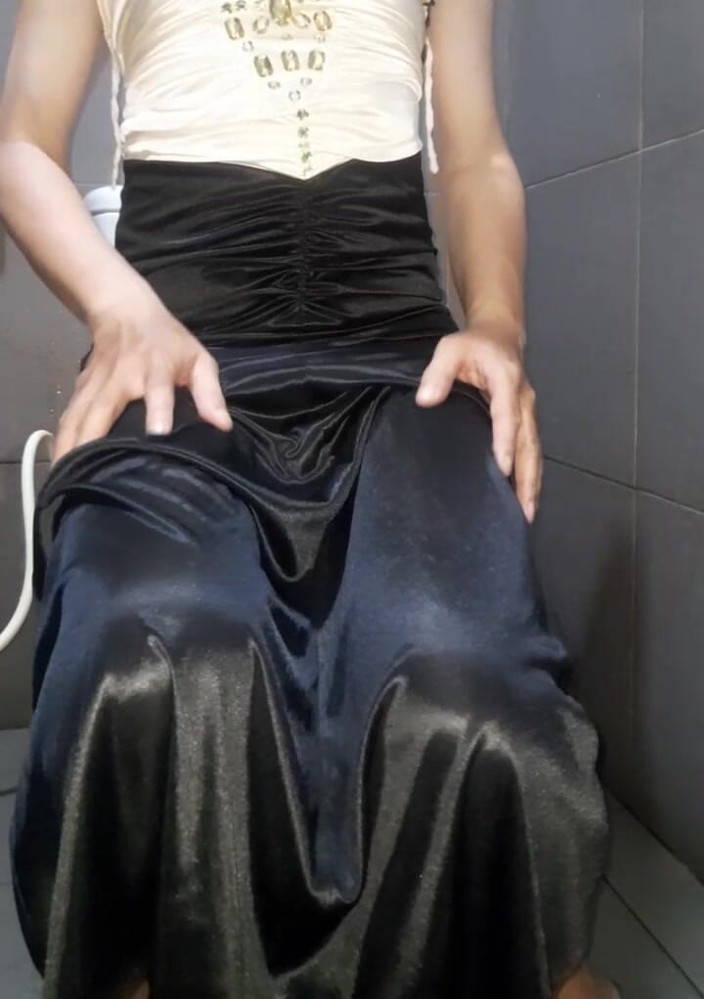 Naomisinka: Masturbieren mit satin-seidensänger-kleid