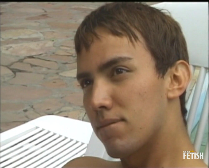 Gay Diaries: Trois jumelles gay aiment se faire sodomiser en plein air...