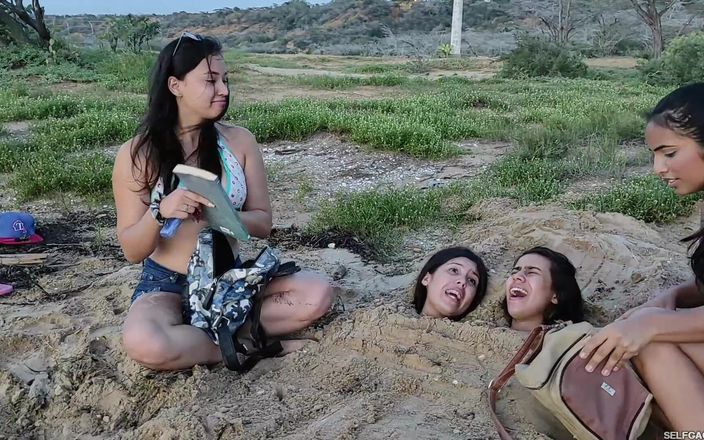 Selfgags Latina Bondage: Imbarazzati dalle troie della spiaggia!