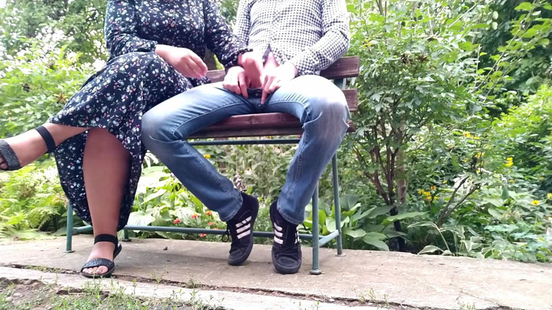 OurFetishLife: Дрочка на відкритому повітрі в парку з моєю свекрухою перетворилася на чудовий потужний камшот