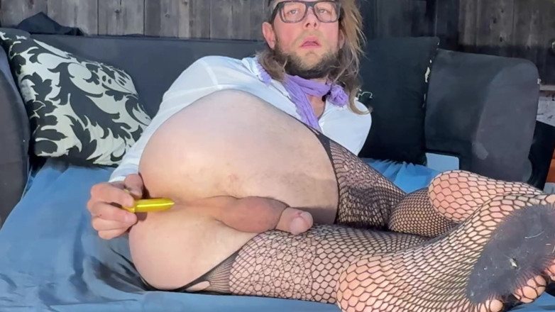 Fem Bi: Dieser Dildo ist zu klein, ich muss einen größeren kaufen