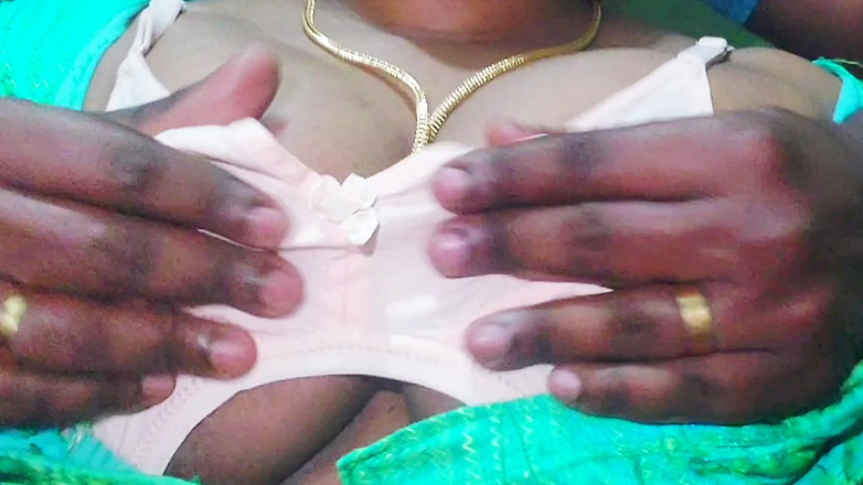 Desi Mohini: Desi fru delar med en baba porr XXX