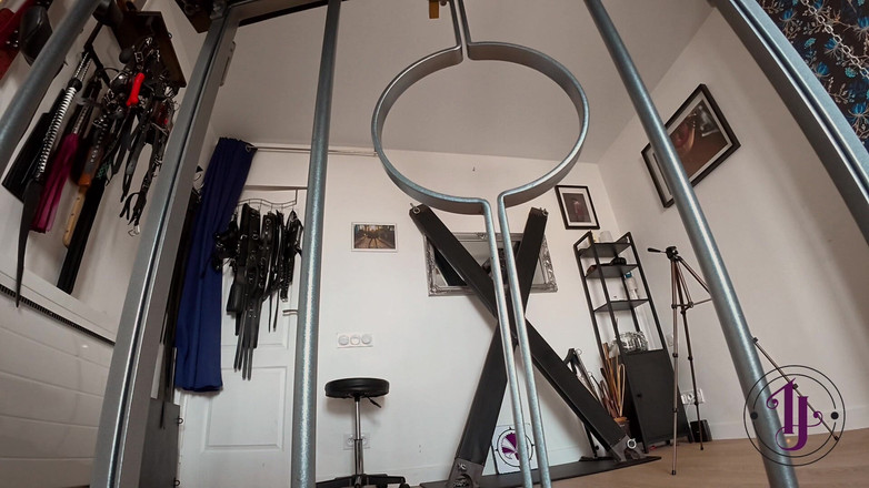 InannaJustice: Kafeste kilitliyken Inanna'nın kalçalı doktor Marten çizmelerini sikiyor