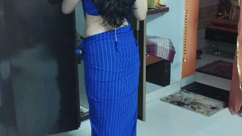 Ruhika Backbencher: Viral Video of a Hot Desi Bhabhi Putting on a...