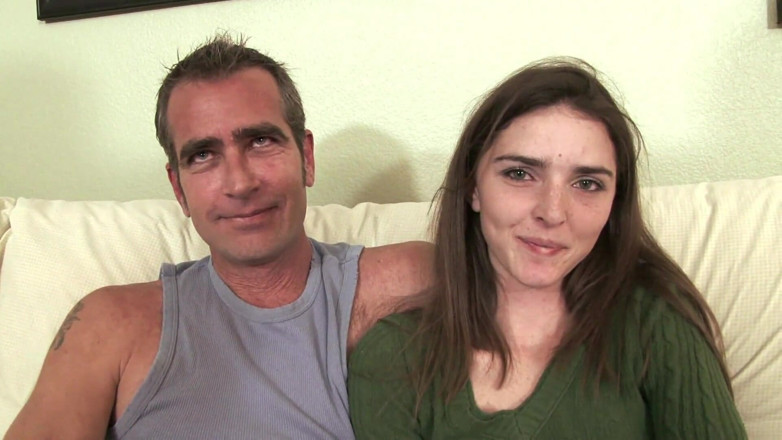 Milf in Love: 핫한 작은 창녀와 섹스하는 미시 남자