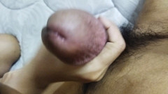 Lovely hairy pussy: 美丽的按摩师坐在我面前成为我撸管的对象