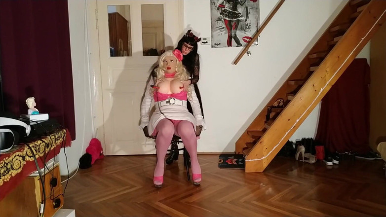 Beth Kinky: Erica Doll использовала и трахнула ревнивая большая сводная сестра