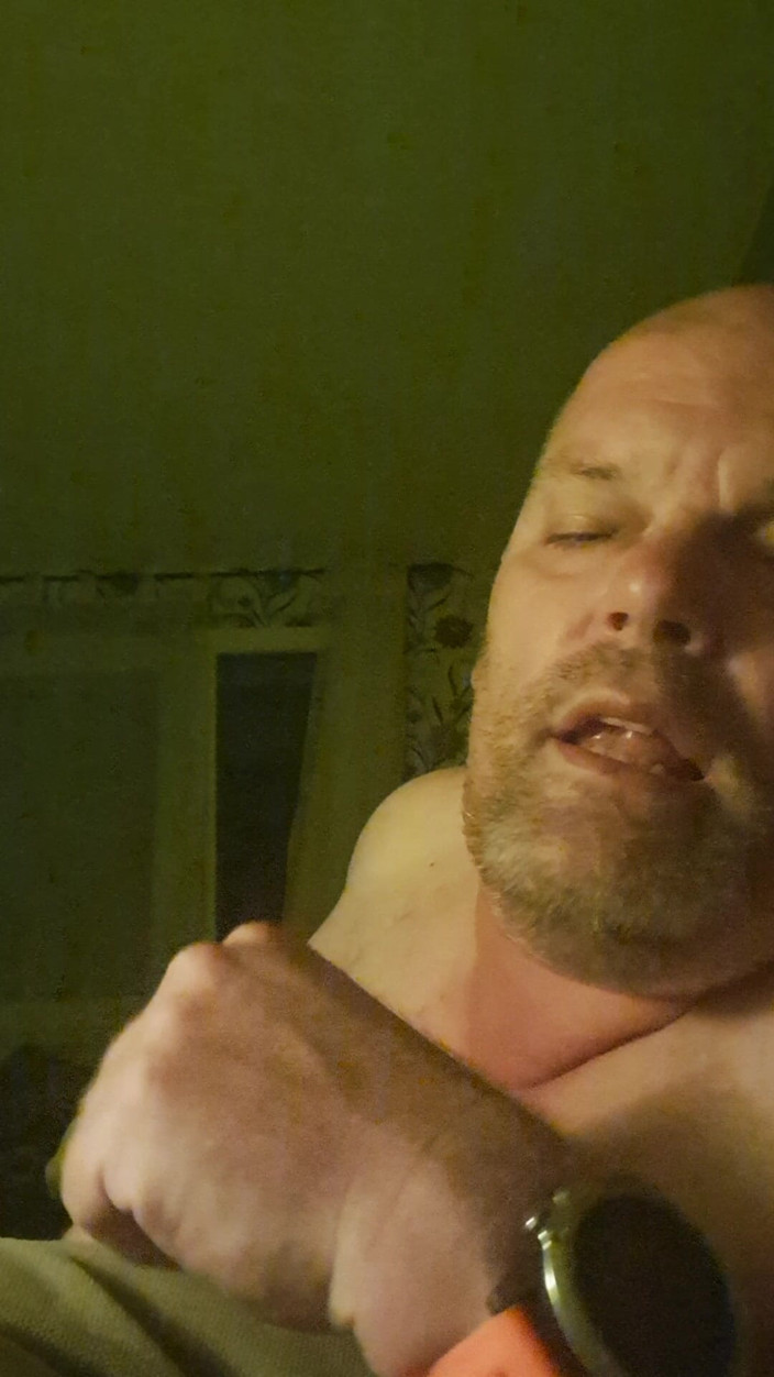Fickspecht: Totální Zničení Té Mrchy