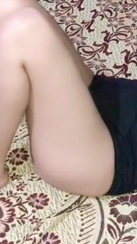 Napalona Desi Bhabhi jęczy głośno podczas ostrego pieprzenia naprawdę domowej roboty