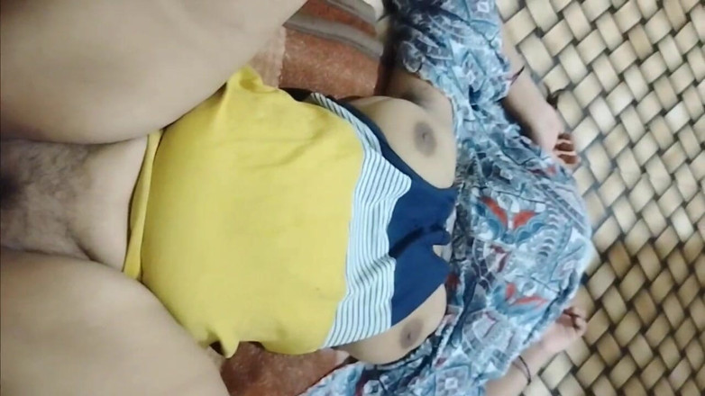 Seela bhabhi: 继兄弟-继妹在晚上的浪漫