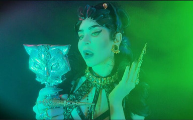 Baal Eldritch: Dalam pegangan sarang harpa: sembahlah bibir birunya diam-diam - fetish bibir,...