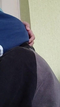 Двоє сусідів приховують той факт, що вони лесбіянки