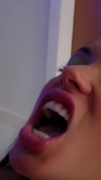 La sexy troia teen anaya leon balla con i suoi stalloni bwc da 9 pollici in profondità