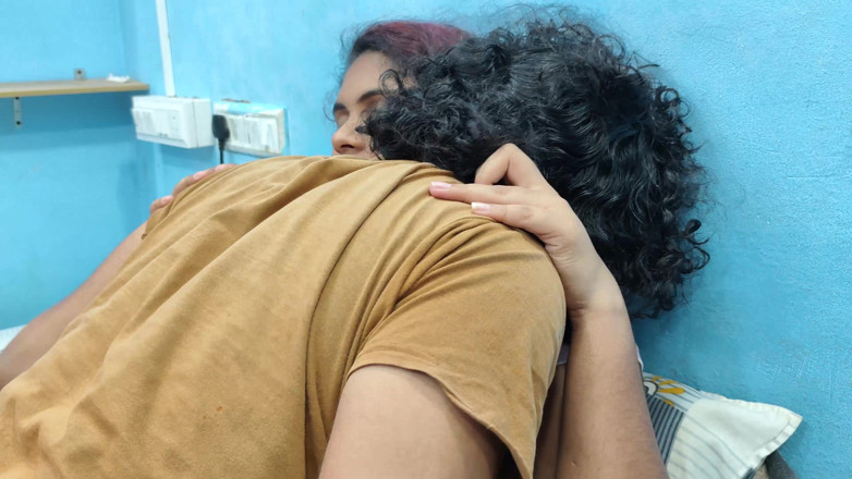 Vaigavarun45: Presse à nichons avec léchage de chatte, romance en jupe