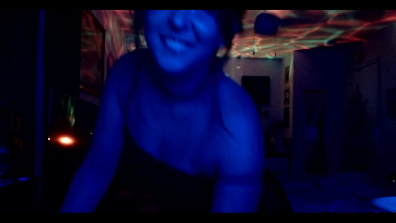 Alli Anderson: Chambre comme un club