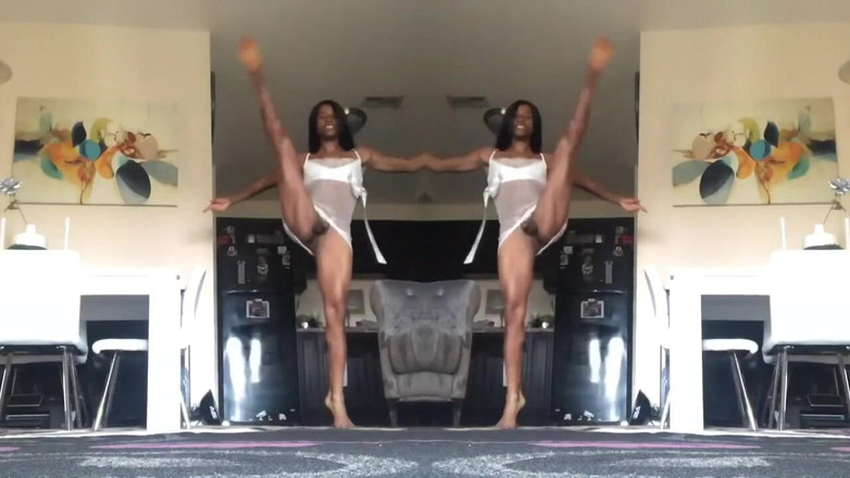 Karma Rainbow Smith D: 시스와 블랙 프라이데이 - 이제 흑인이라고 말할 수 있어