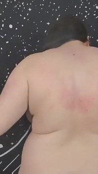 Auspeitschen meiner eigenen brüste und rücken: Große möpse Übergröße masochistisches kink-spiel