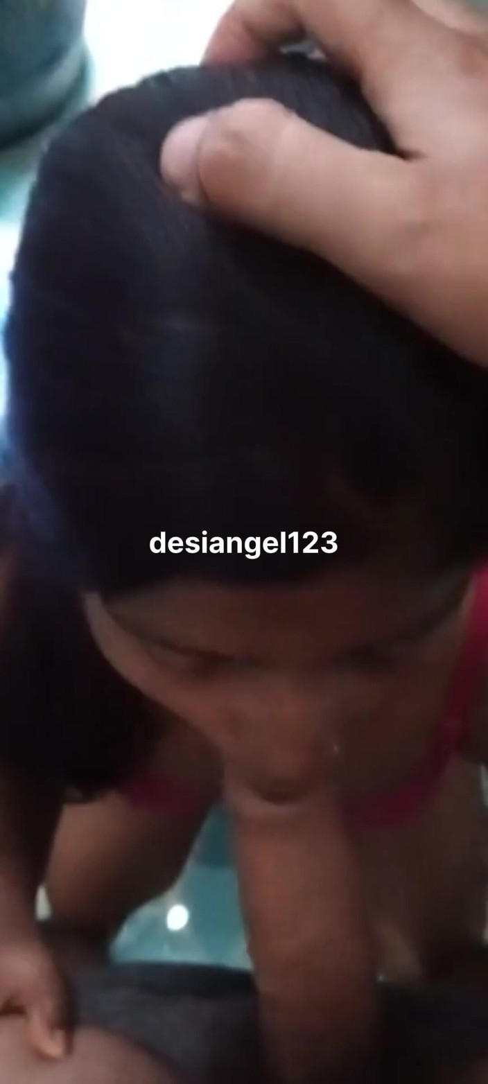 Desiangle: Menghisap zakar dan menggesel di muka (koleksi tua)