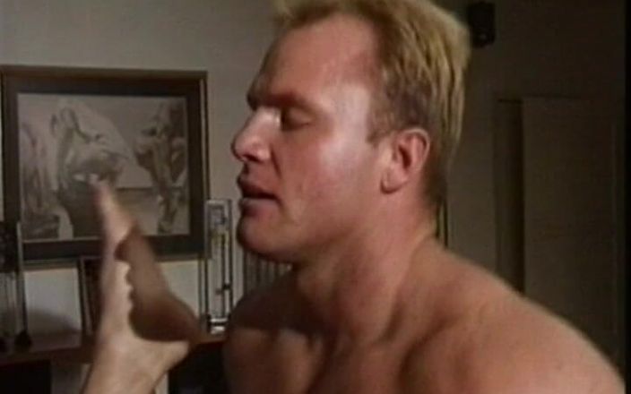 Gay 90's Vintage Porn: Acțiune cu împingere masculină de foc # 1