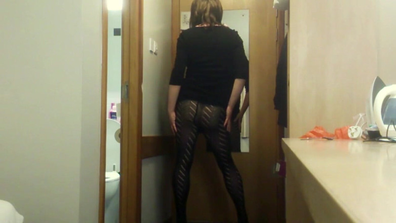 EmmaLeeTV - Nylon Fetish Tranny: Гра з членом у візерунчастих колготках