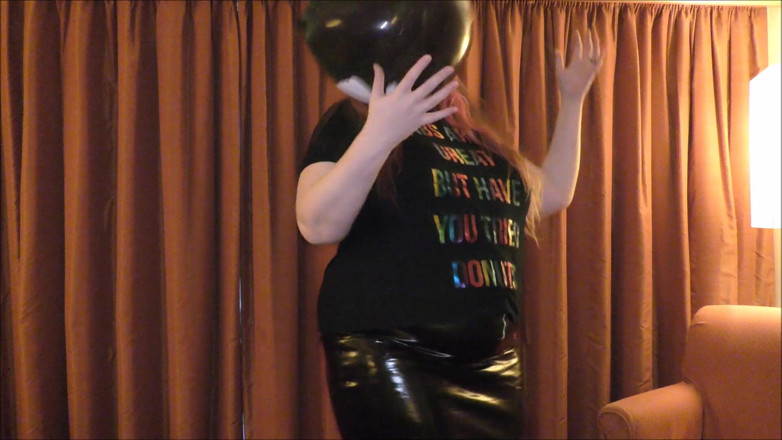 Mxtress Valleycat: BBW having fun with balloons