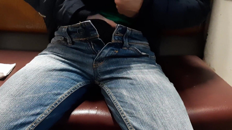 Lesbian-illusion: Riskantní masturbuji ve veřejném vlaku, dokud se nevystříkám