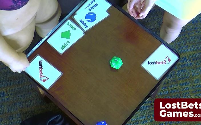 Lost Bets Games: Dee在脱衣舞骰子游戏中面对雄伟的Chels