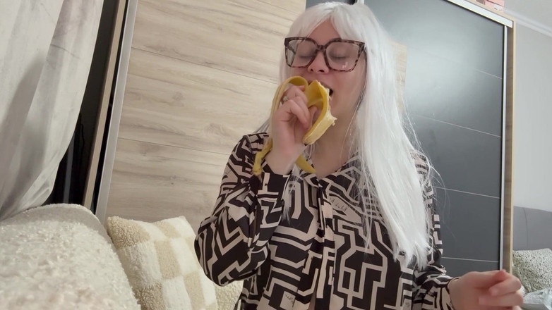 AmayaMori: Reuzin stiefzus beft kleine stiefbroer stopt