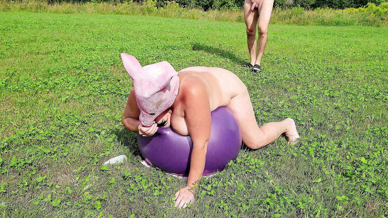 Falicha Karr: Sexy zadek prasátko na farmě