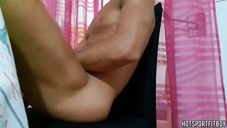 Hotsportfitboy: HotSportFitBoy má intenzivní honění na židli: Sténání a tvrdé stříkání s...