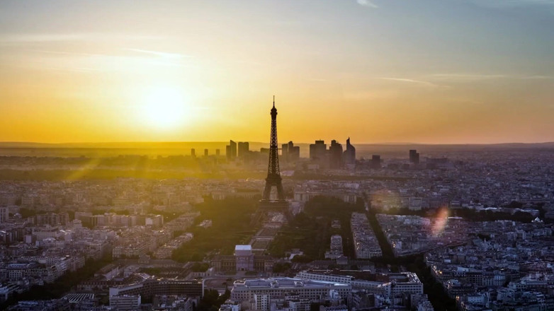 Luxure: アニッサ・ケイトとアンナ・ポリーヌに熱烈な肛門三人組