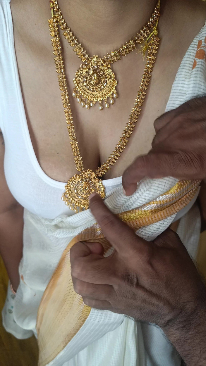 Pushpa studio: Infiel tía mallu caliente romance lamiendo pecho video viral caliente