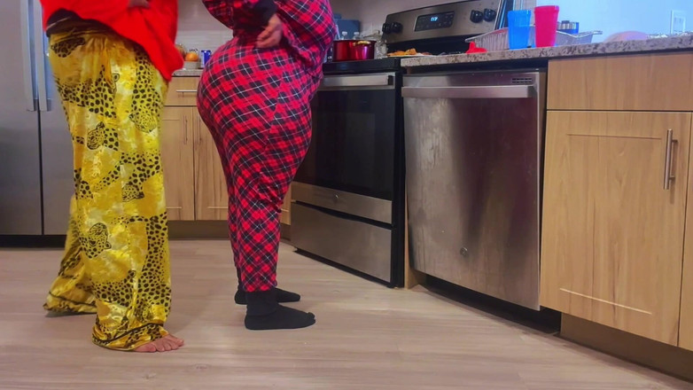 Dirty Diana Fetishes: Horsing v kuchyni