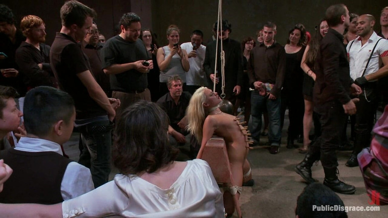 Public Disgrace by Kink: Vydáno nemilost davu