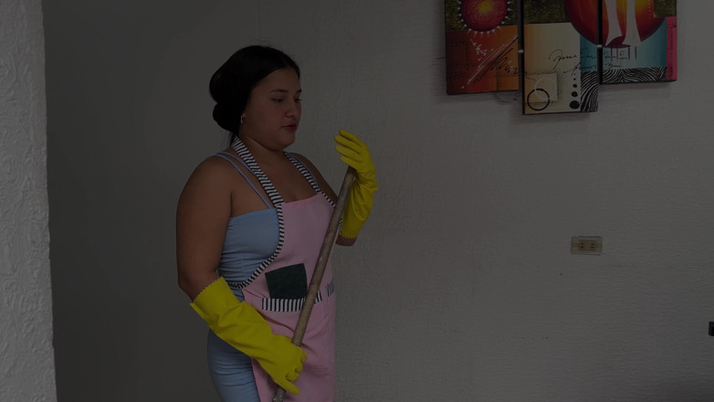 Duoafroditas: Encuentro a Mi Empleada De Servicio Viendo Mis Videos Follando...