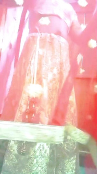 Indický gay crossdresser Gaurisissy se cítí nadržený ve Zlaté Lehangě