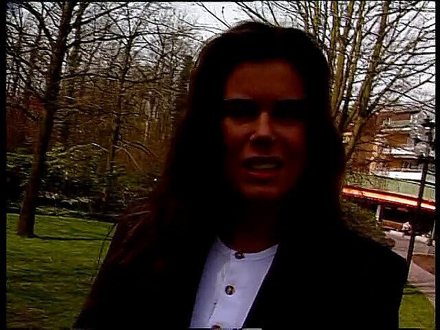 Lucky Cooch: Brunette amatir seksi saat wawancara di luar ruangan