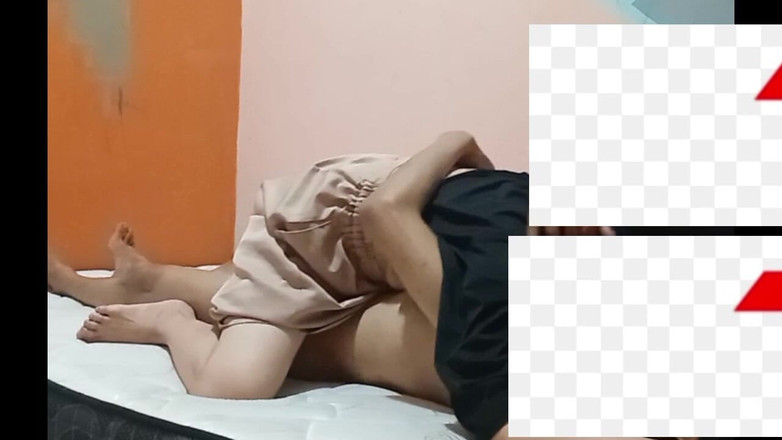 Famly sex: Działka byłego ubranego w hidżab w swoim internacie