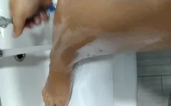 섹시한 발을 면도하고 나쁜 상사에 대해 불평하는 핫한 엄마 Nikita