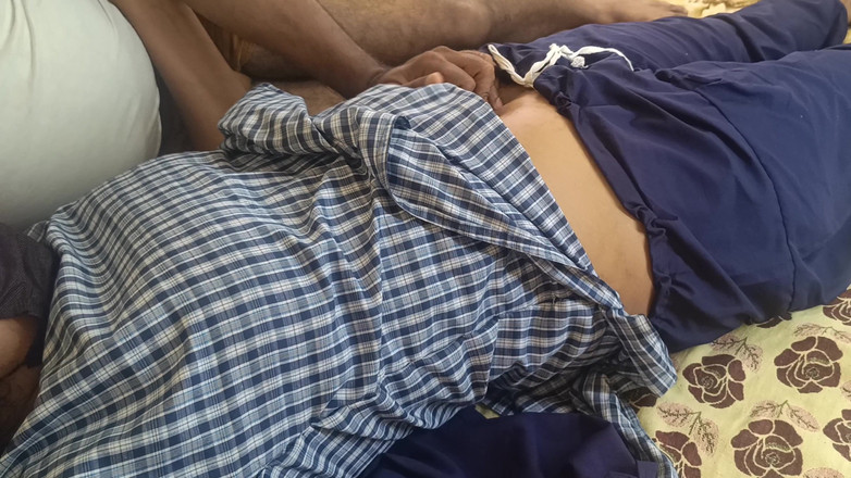 Ilakkiya: La studentessa del college in una scopata calda