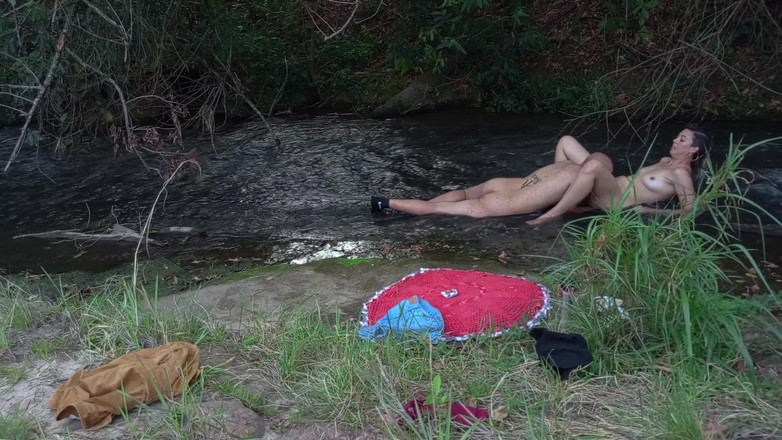 Victor SweetCoupleStories: 滝での見知らぬ人との出会いがセックスで終わる。