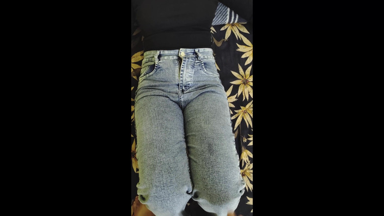 Desigirl37: Evde kimse yokken üvey kız kardeşimi sabahları sert sikiyorum