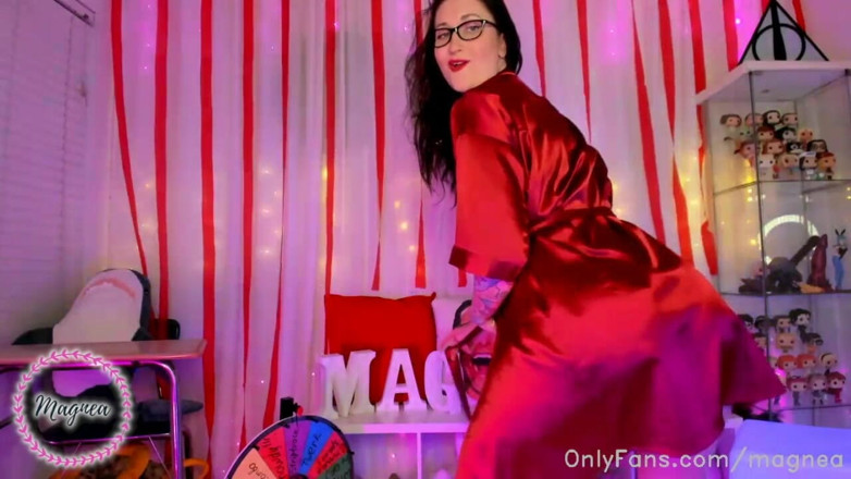 Magnea: Velma en striptease de cuero asmr azota