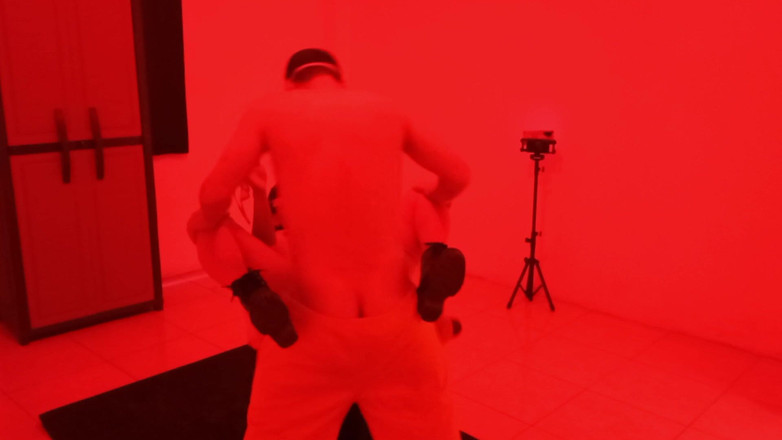 Martin13: 성인 엔터테인먼트 센터에서 섹스. 흑인 대물 자지 따먹기