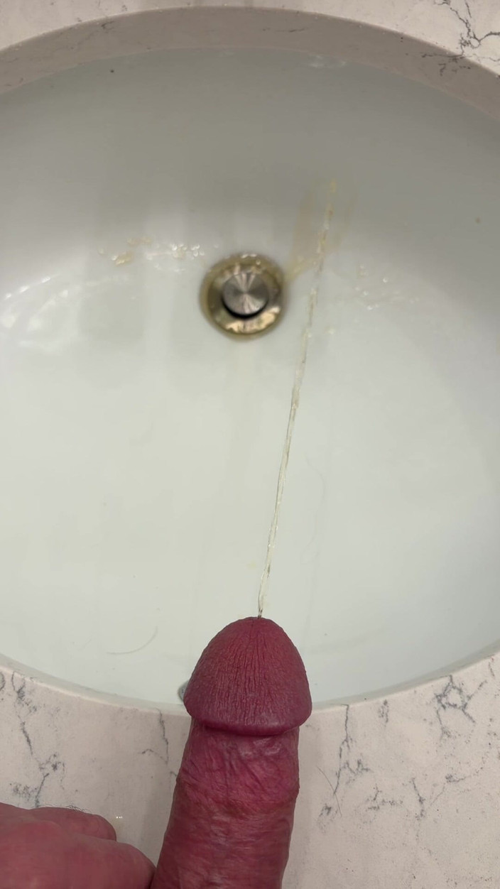 Tatted Daddy: Раковина писяє в уповільненій зйомці