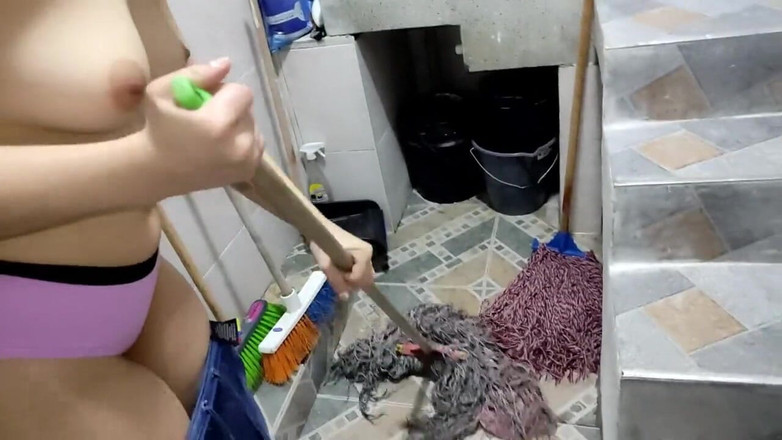 Crisanto999: 上司の本家を掃除するときに上司に前払いを頼む