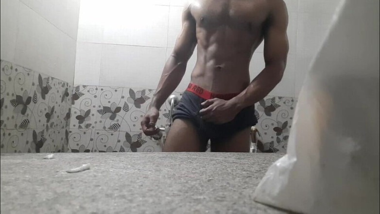 Wheyincognito: Horny Boy in the Bathroom Showering