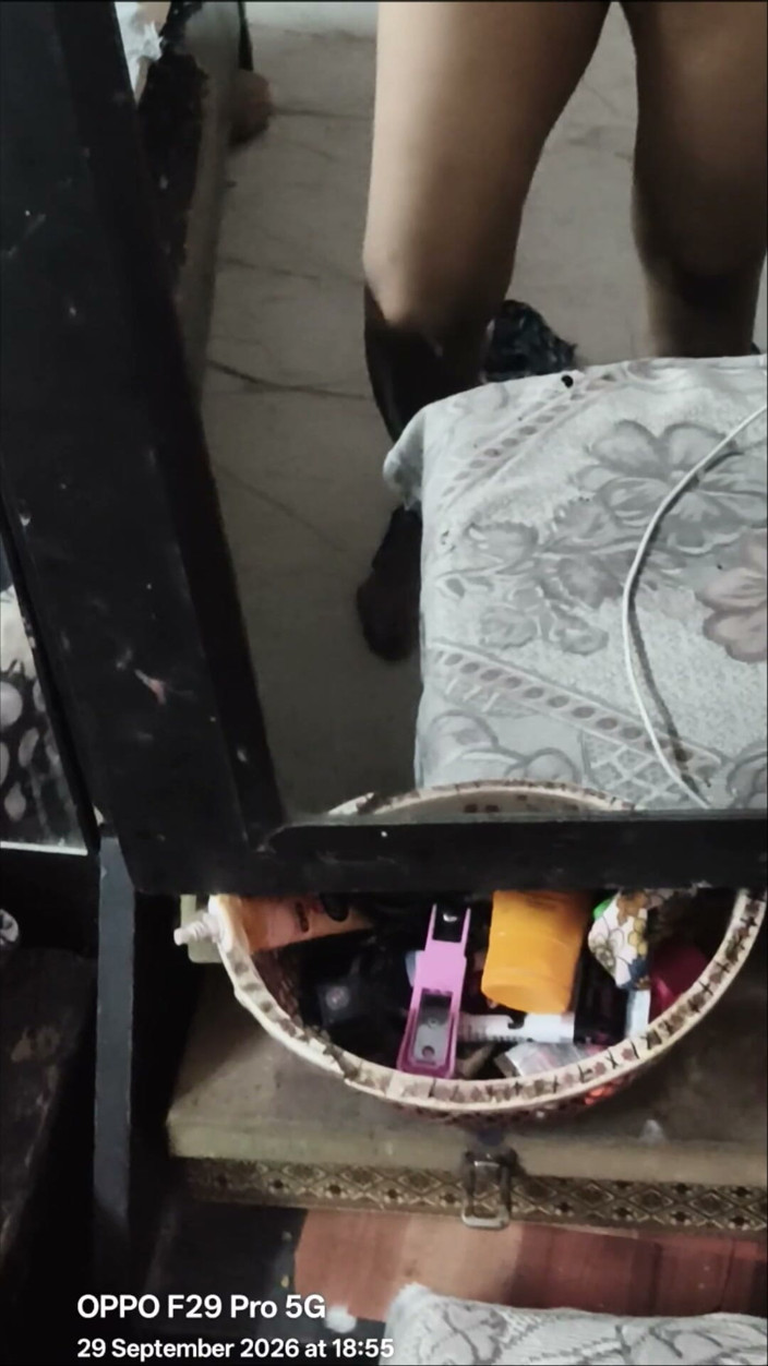 Lustybhabhi: Soție desi casnică care își expune pizda cu țâțe